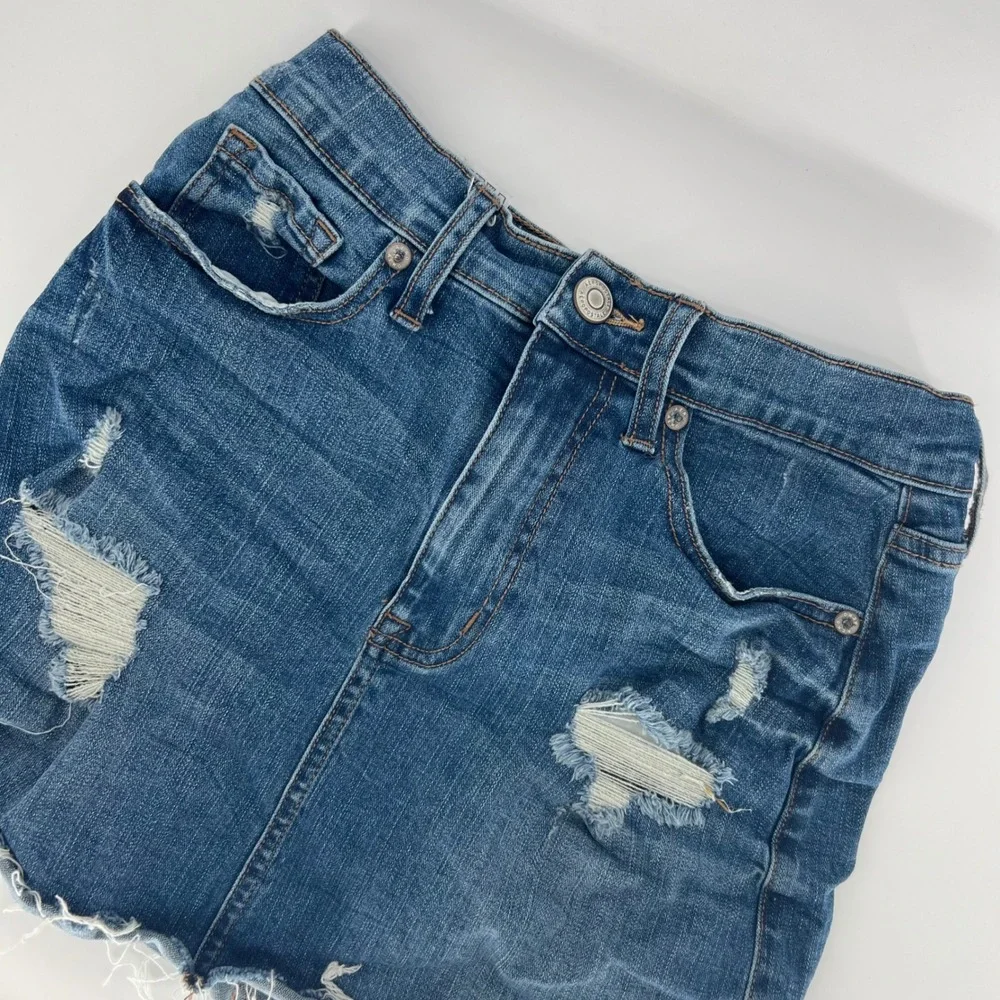 AERO High Rise Distressed‎ Denim Mini Skirt Raw Hem Women's Size 2